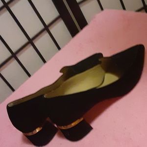Enzo Angiolini sueded black gold edging heel mint
